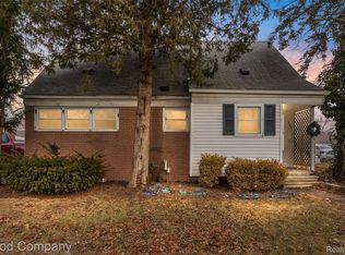 20315 Lancaster St, Harper Woods, MI 48225