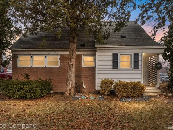 20315 Lancaster St, Harper Woods, MI 48225