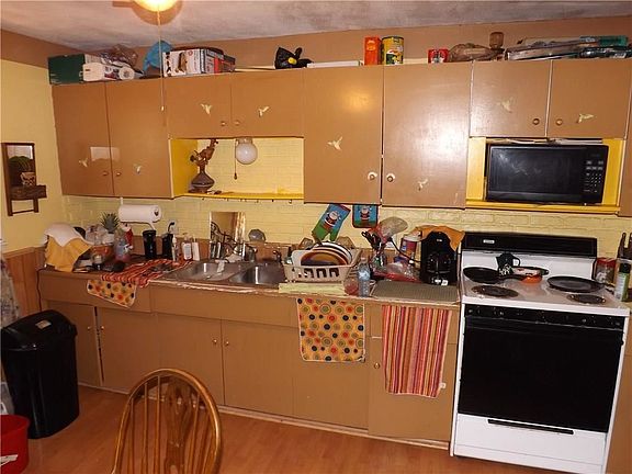 3rd image of 67 Fair St