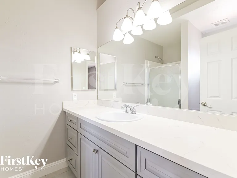 1742 La Cruz Dr — Photo 10