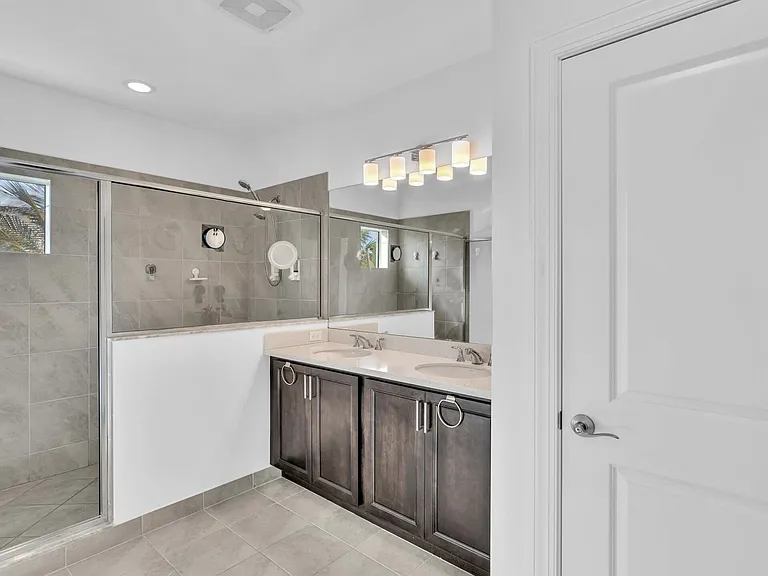 556 Sanderling Cir — Photo 3