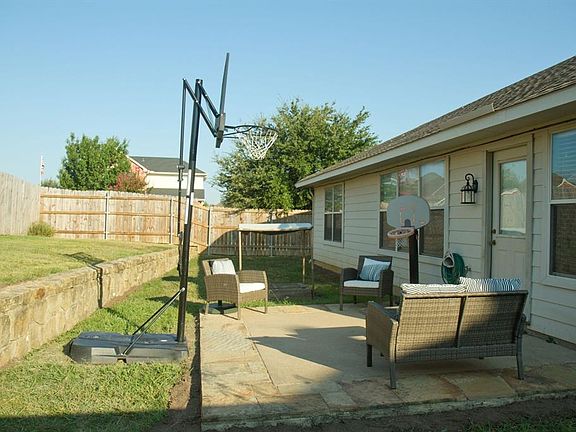 4th image of 1400 Cowtown Dr