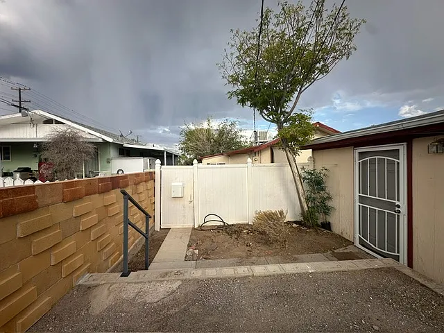 2 bed, 925 sqft, $1,400 — Photo 2