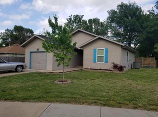 610 N Builders Cir, Springfield, MO 65803