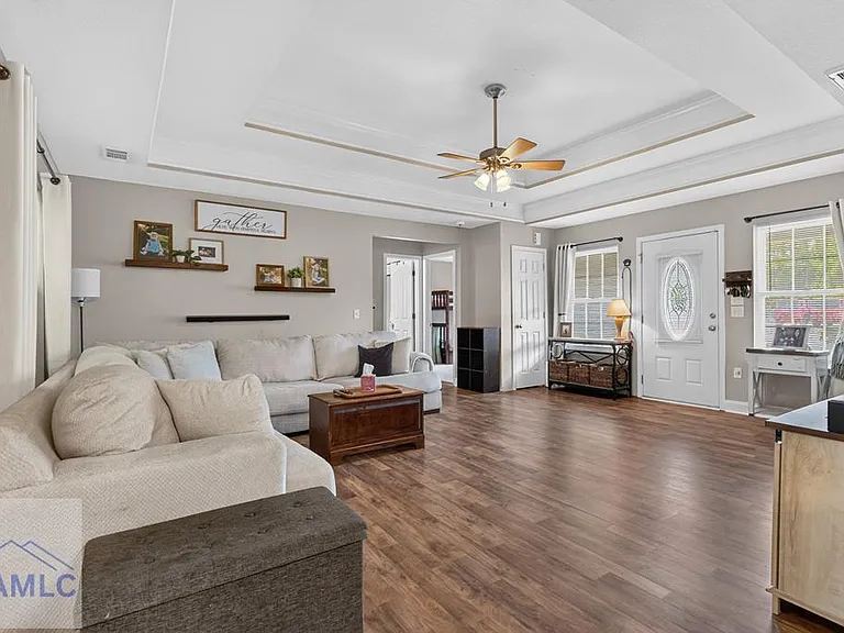 126 Thornton Dr NE — Photo 5
