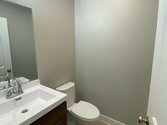 3rd image of 1836 W Augusta Blvd #3R