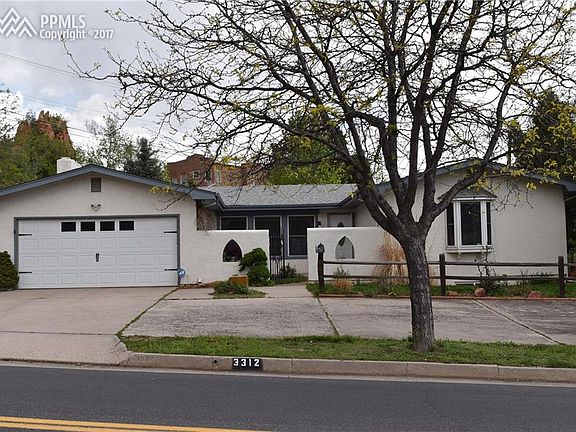 Convenient Drive-through driveway!