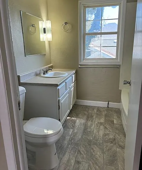 823 E Normal St — Photo 6
