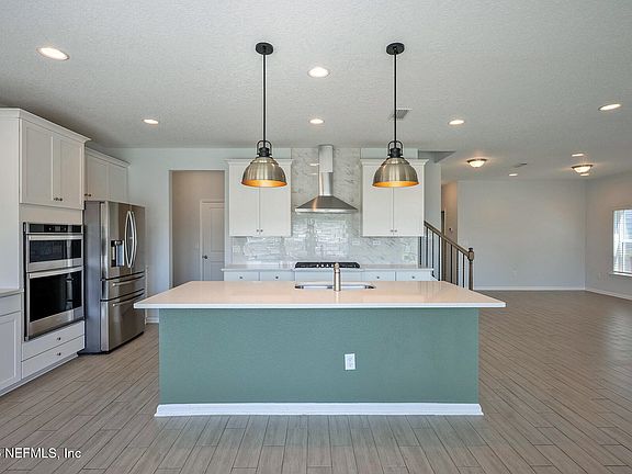 2nd image of 611 IVORY PALM Road