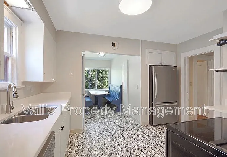 1760 Winter St SE — Photo 6