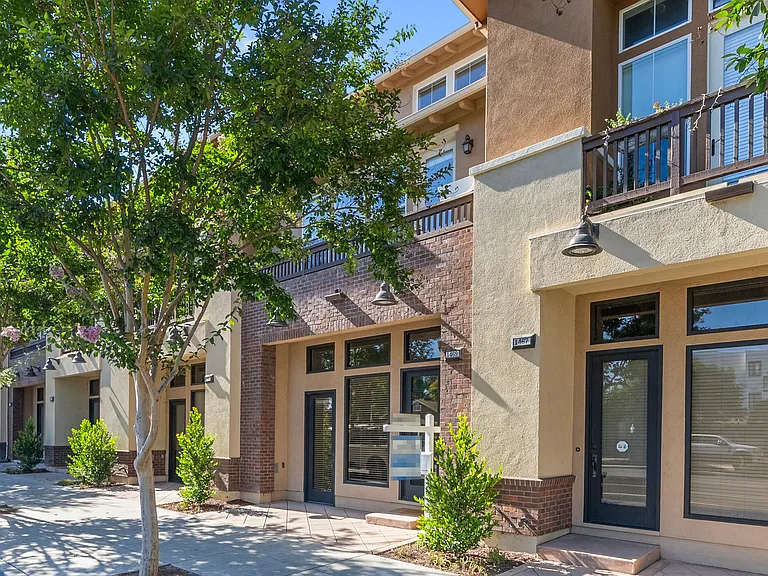 1469 W San Carlos St — Photo 2