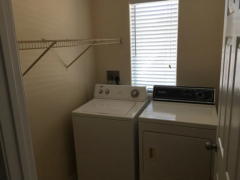 9933 Carrizo Springs Ave — Photo 14