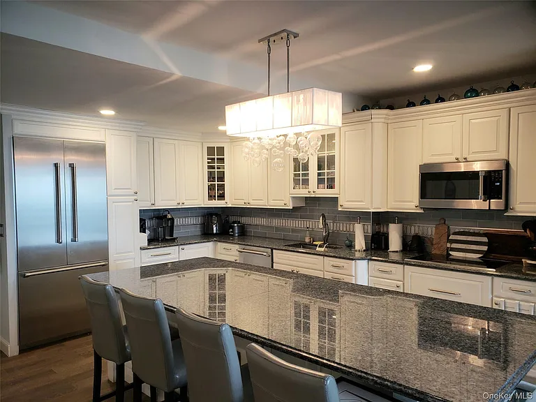 100 W Broadway #6W — Photo 20