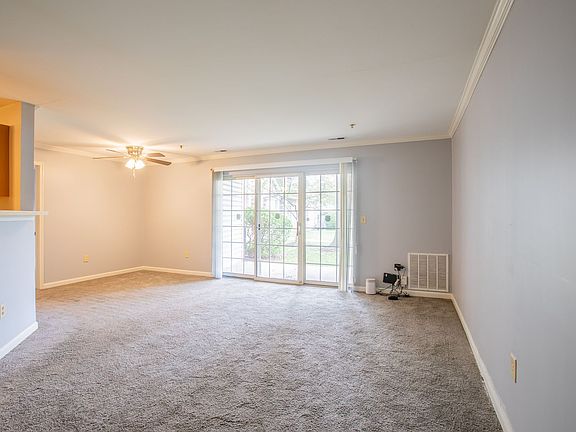5th image of 304 Blue Water Ct Unit 101