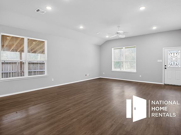 3rd image of 806 Columbia River Rd