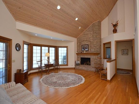 4th image of 60773 Whispering Hills Dr