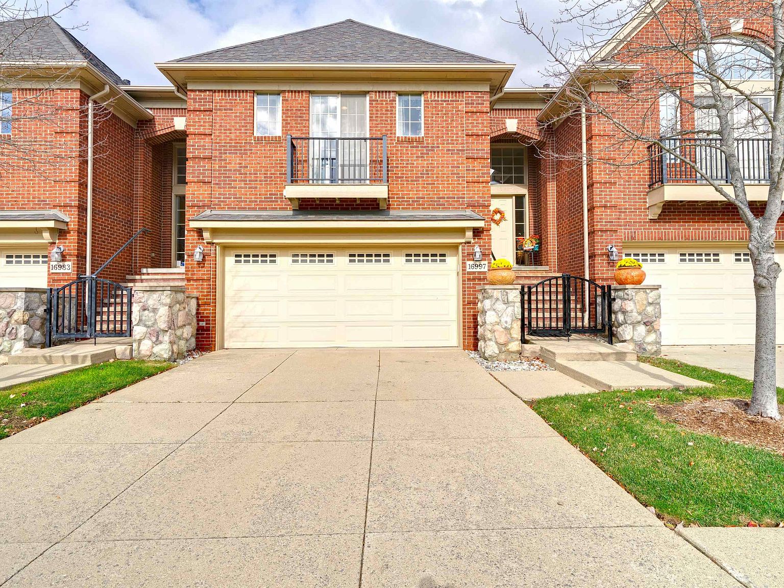 16997 Newbury Ave, MI 48044 Zillow