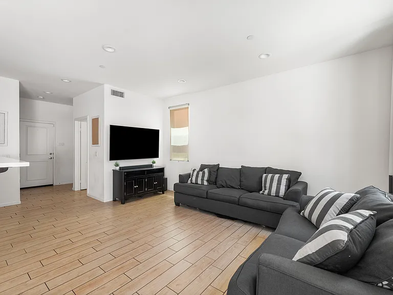 7611 N Honor Way — Photo 4