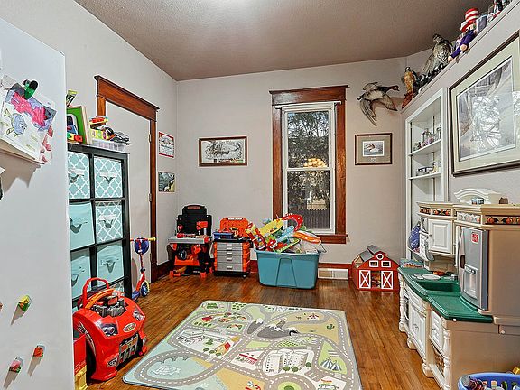 1st floor bedroom or maybe ofc