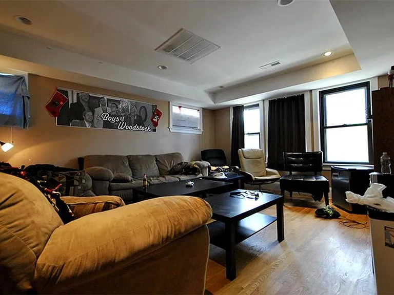 29 Woodstock Ave #2 — Photo 7
