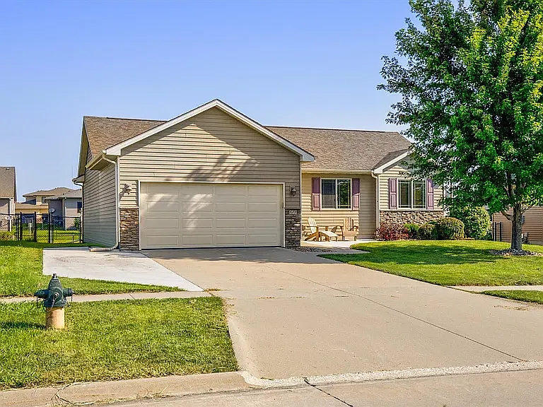 808 NW Reinhart Dr