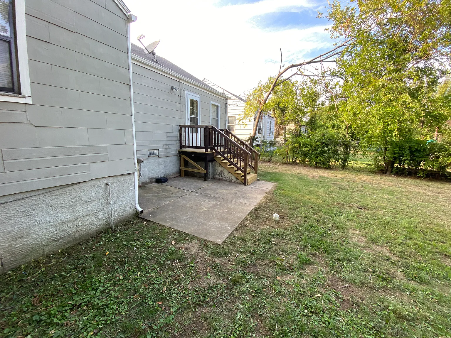 3 bed, 1170 sqft, $1,100 — Photo 2