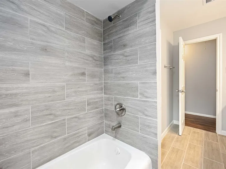 3823 Fernglade Dr — Photo 17
