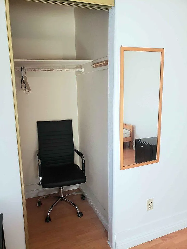 1 bed, 2300 sqft, $975 — Photo 2
