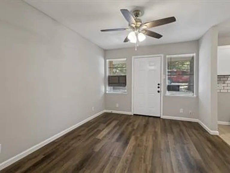 818 W Texas St — Photo 61