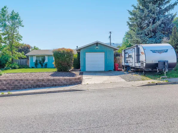 414 Placer St, Rogue River, OR 97537