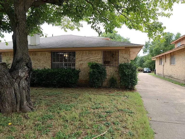 2410 Woodoak Ct — Photo 2