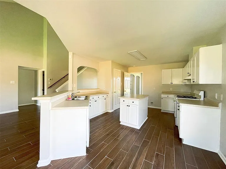 6638 Chantalle Dr — Photo 7