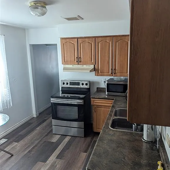 856 Pillette Rd — Photo 9