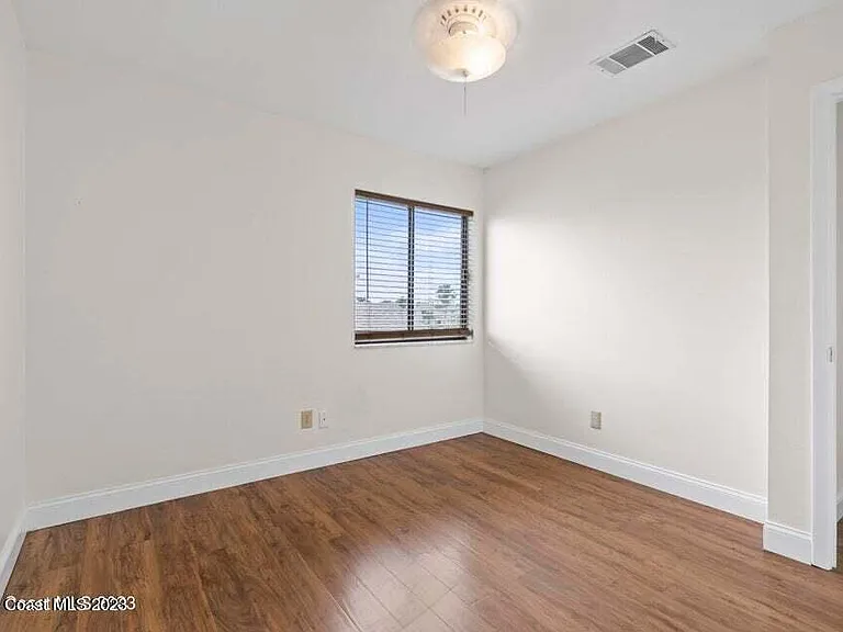 1411 Sheafe Ave NE #102 — Photo 10