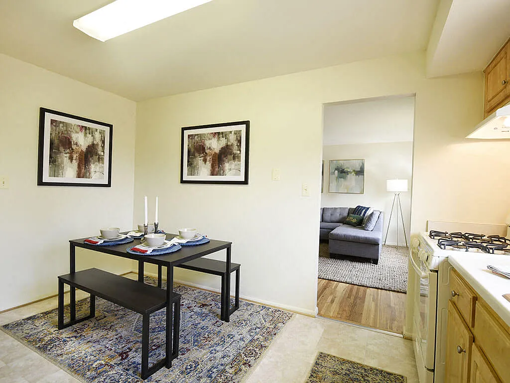 Arbuta Arms Apartments* — Photo 4
