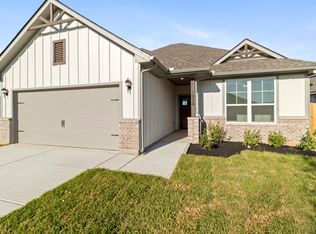 1924 Stubbs Dr, Bryan, TX 77807