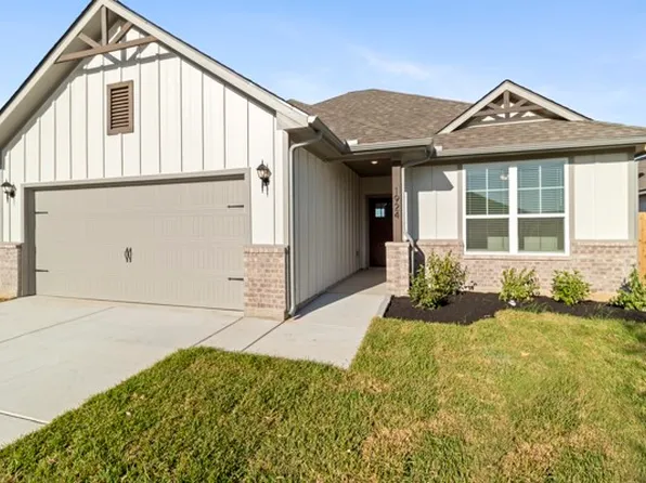 1924 Stubbs Dr, Bryan, TX 77807
