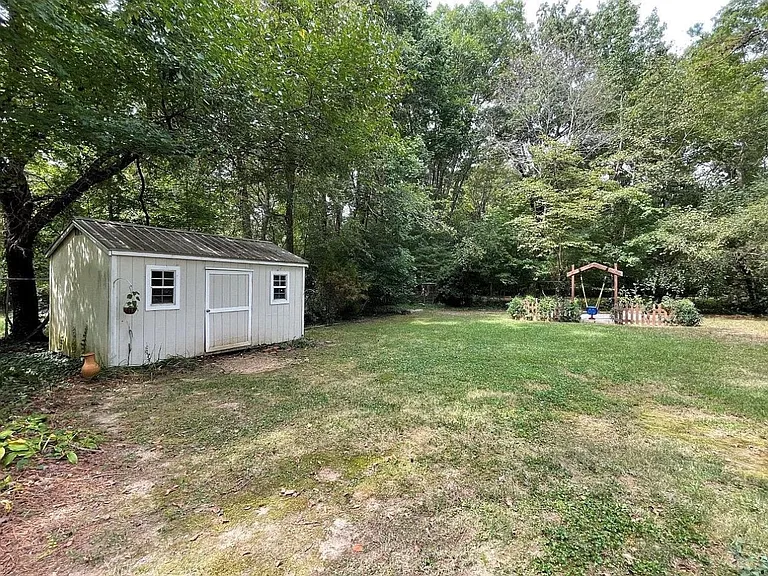 320 Barclay Rd — Photo 24