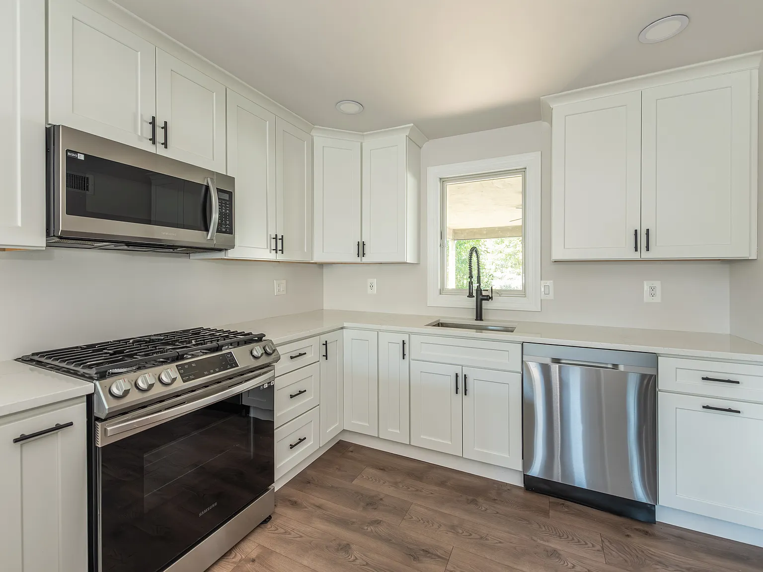 2 bed, $2,300 — Photo 4