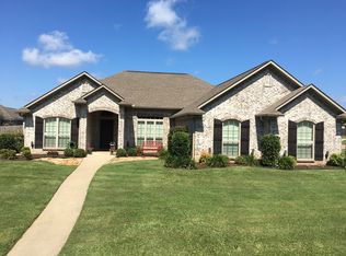 1 Silverleaf Ln, Texarkana, TX 75503