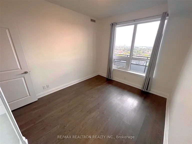 7890 Bathurst St #1601 — Photo 16
