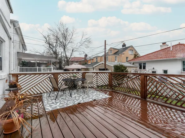 3817 Oceanic Avenue image 9 of 37