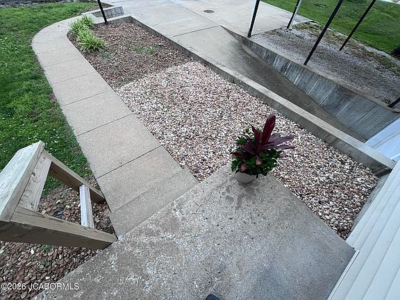 3rd image of 901 W Morningside Dr