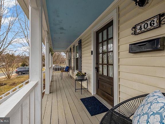 4th image of 406 Blue Ridge Ave NE