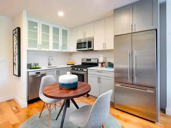 490 Myrtle Avenue image 9 of 21