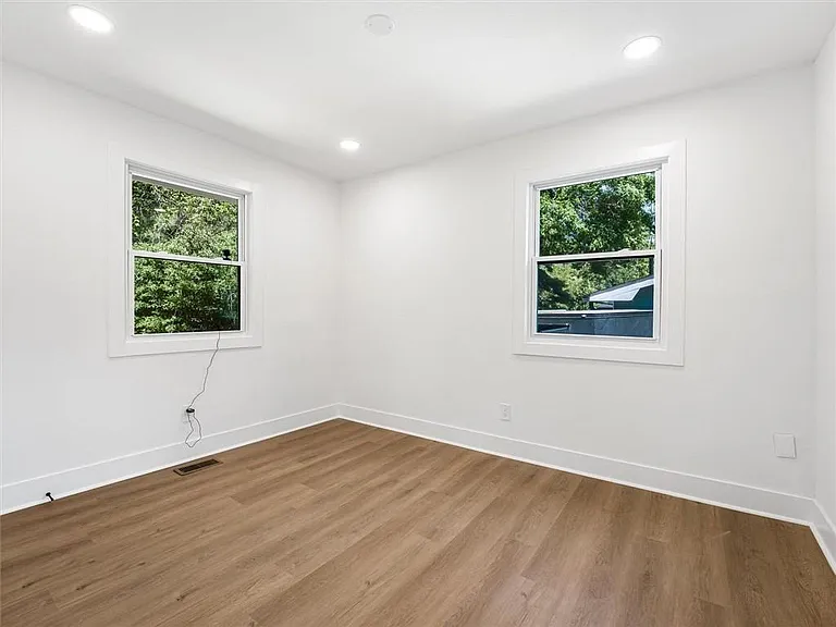 454 Oak Dr SE — Photo 22