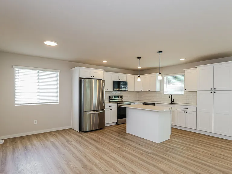 8142 Crestbrook Ct — Photo 4