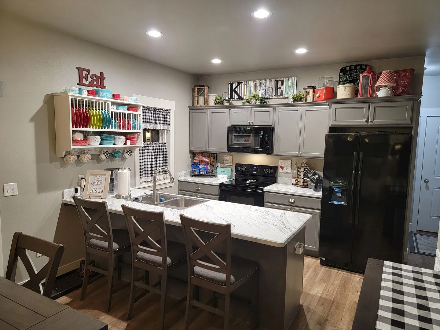 Stunning 2 Bed, 2 Bath Home in Josephine Crossing | Fully Furnished — Photo 3
