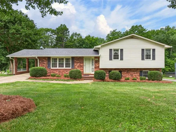 190 Farmbrooke Ln, Winston Salem, NC 27127