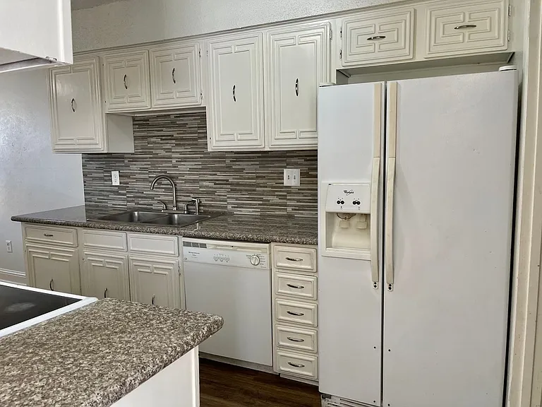 2310 Chapel Hill Ln — Photo 4